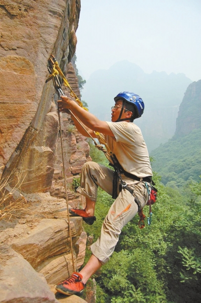 本周末，到萬(wàn)仙山看“峭壁上的芭蕾”