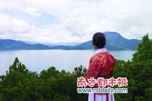 摩梭女子 摩梭女子