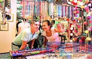 更多的購物樂趣要在夜市、跳蚤市場中慢慢發(fā)掘。