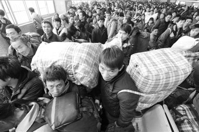 　　火車站人滿為患。新華社發(fā)
