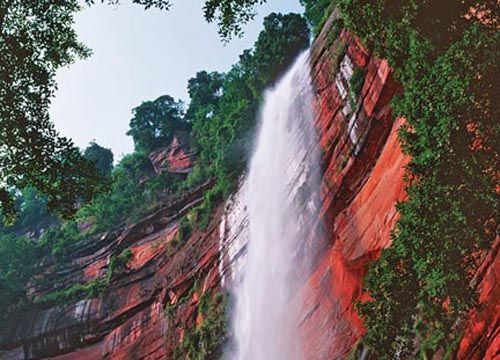 清涼夏日我做主 盤(pán)點(diǎn)中國(guó)六大避暑瀑布