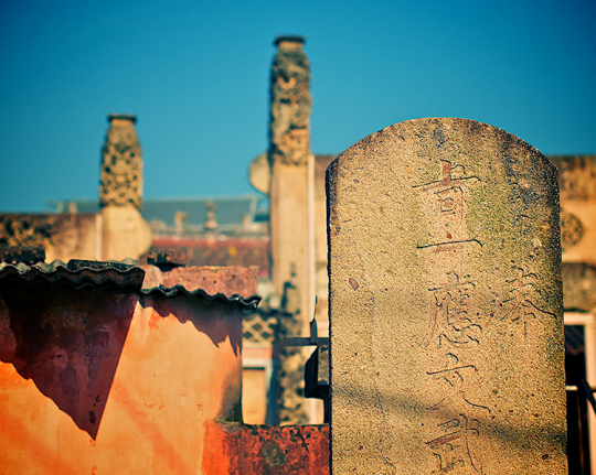 龍巖上杭文廟、門(mén)前有碑石挺立