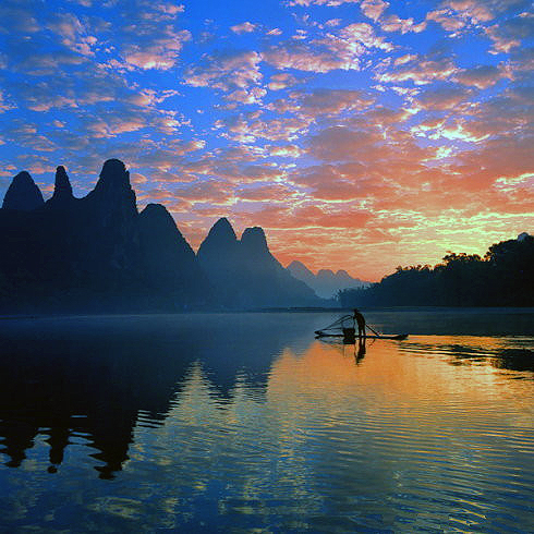 在這里就推薦幾天經(jīng)典的徒步路線。