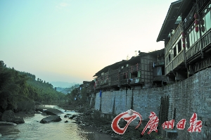 　　夕陽下的古鎮(zhèn)?！? complete=