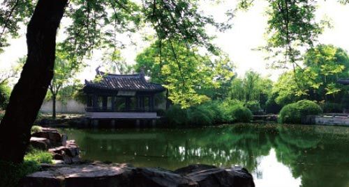 　　江南如珠璣般分布著許多私家園林。
