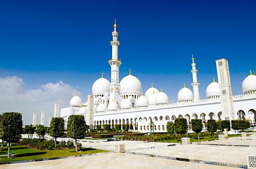 　　宏偉的阿布扎比大清真寺。