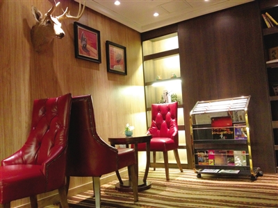 　　28平方米的豪華標(biāo)準(zhǔn)間設(shè)施齊全。