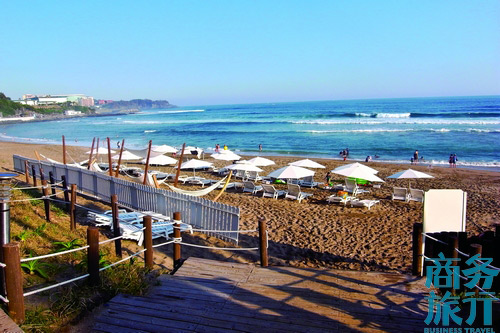 有一段偶來小路經(jīng)過新羅酒店所在的沙灘。