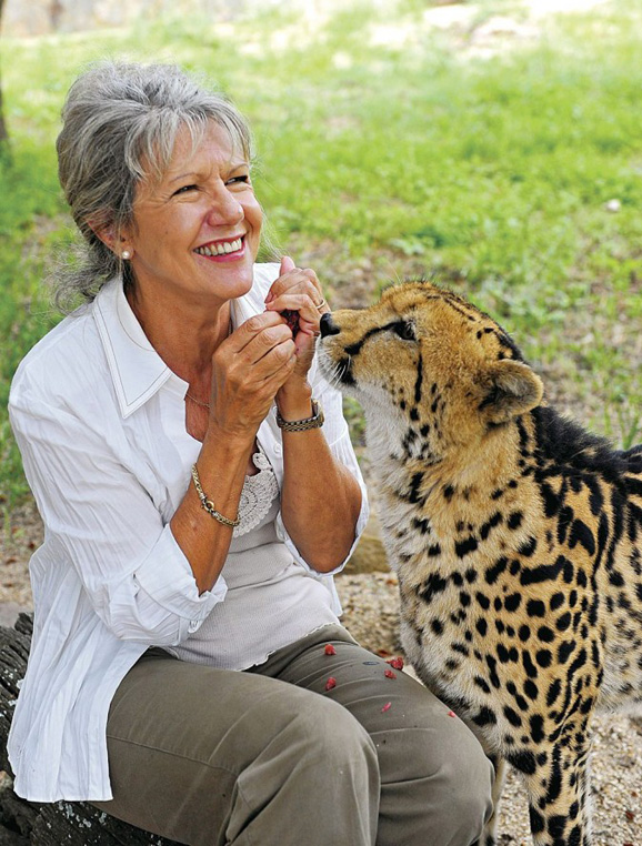 　　自然保護(hù)區(qū)、瀕危動(dòng)物 中心、奢華營(yíng)地酒店,無(wú)一不是Lente女士熱愛(ài)動(dòng)物和大自然的杰作