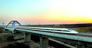 　　京廣高鐵連通南北大動(dòng)脈。