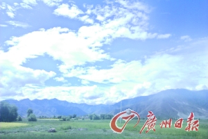 途中的大河煙波浩渺。