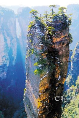 　　世界上迄今為止所發(fā)現(xiàn)的垂直高差最大的天然自生石板橋。