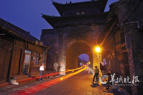 夜幕中的洛陽(yáng)老城,依然被歲月填滿 夜幕中的洛陽(yáng)老城,依然被歲月填滿