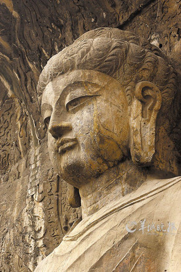 龍門(mén)石窟盧舍那大佛洗凈鉛華,卻依舊妙相莊嚴(yán) 龍門(mén)石窟盧舍那大佛洗凈鉛華,卻依舊妙相莊嚴(yán)