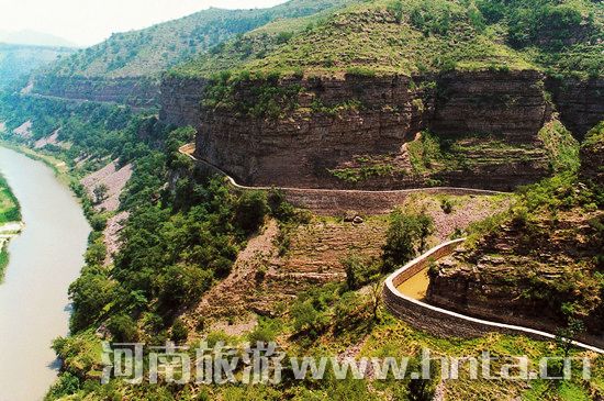 跟隨“航天女英雄”劉洋探訪安陽紅旗渠 跟隨“航天女英雄”劉洋探訪安陽紅旗渠