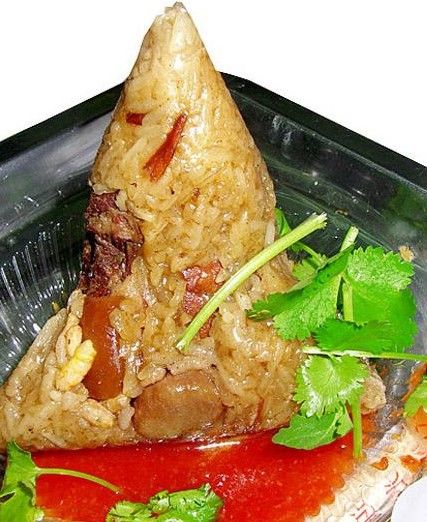 廈門的燒肉粽歷史悠久，具有香甜嫩滑，油潤(rùn)不膩，精工細(xì)作等特點(diǎn)。