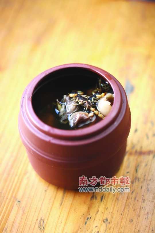 蝎子燉蝸牛。