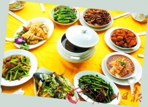 在封開品嘗各地美食,大飽口福。