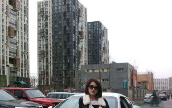 郭美美的座駕瑪莎拉蒂購(gòu)于2011年4月2日，購(gòu)車(chē)款為240萬(wàn)元。