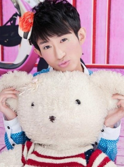 “粉紅哥”畢然寫真。