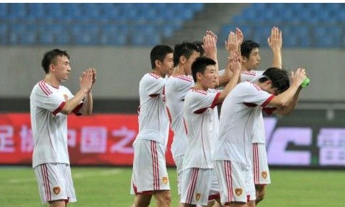 國足1：5恥敗泰國隊(duì)。