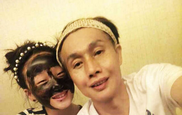 據(jù)悉，2011年，鄧建國在廣州舉行婚禮迎娶90后“干女兒”黃梓琪。