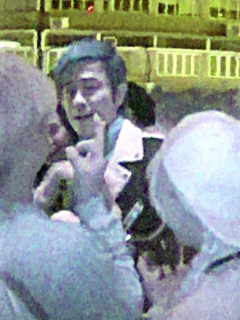 鄭嘉穎夜店與辣妹激吻 鄭嘉穎夜店與辣妹激吻