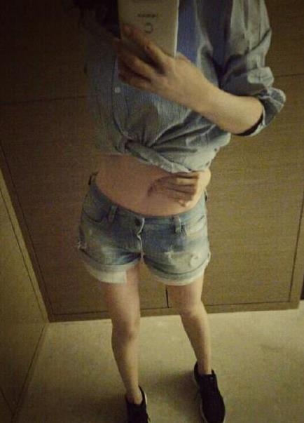 楊冪反手摸肚臍秀性感小蠻腰 楊冪反手摸肚臍秀性感小蠻腰