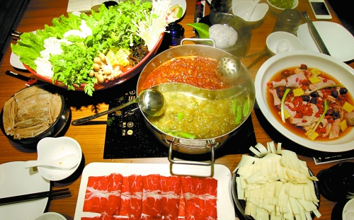 山西火鍋店爆炸事件后，鄭州用電磁爐的火鍋店生意火爆。