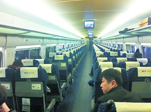 　春運頭兩天，部分高鐵上座率并不高。