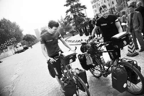 他們說(shuō)，希望唇腭裂患兒能開(kāi)口微笑 邱曉峰/圖