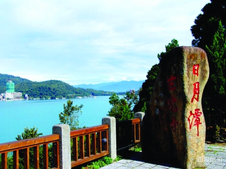 臺灣游專家3月29日、4月21日連續(xù)開行游臺灣送香港夕陽紅專列，組織近2000位爸媽走進寶島臺灣，圓