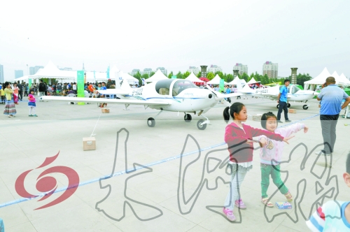 　每個(gè)人心中都有一個(gè)飛翔夢(mèng)。圓這個(gè)夢(mèng)，去安陽(yáng)吧！