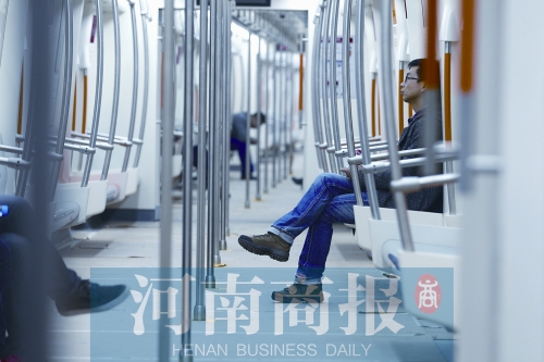 倆小時不出地鐵站，要按全程收費 王春勝/攝