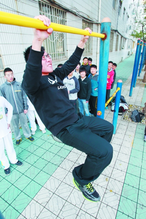 對于對外開放體育設(shè)施的學(xué)校，市民滿懷期待。