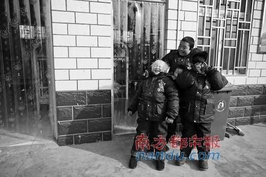 少不更事的孤兒被送往開封市福利院。