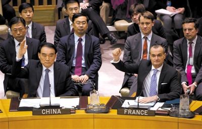 1月22日，紐約，中國(guó)常駐聯(lián)合國(guó)代表李保東舉手贊成通過(guò)對(duì)朝鮮制裁決議。