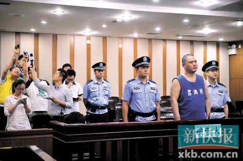 廣州市民政局民間組織管理局稽查處原處長(zhǎng)李軍犯猥褻兒童罪，被判處有期徒刑4年。記者 孫毅/攝