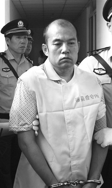 王書金前日被帶往邯鄲中院受審。 新華社發(fā)