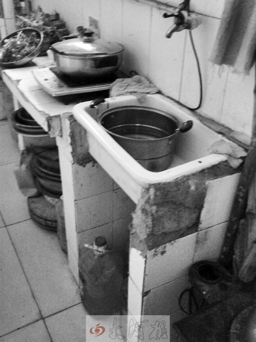 　用來(lái)清洗胎盤(pán)的水池