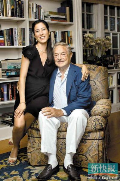 索羅斯及其未婚妻多美子。