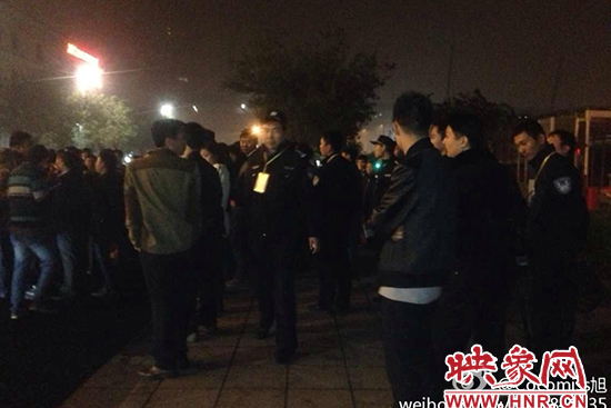 11月1日深夜，鄭州鄭東新區(qū)夜總會(huì)“皇家一號(hào)”被查處。網(wǎng)友供圖