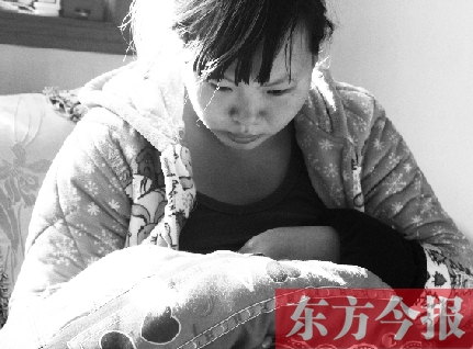 重新找回兒子蛋蛋，年輕的媽媽再也不忍離開