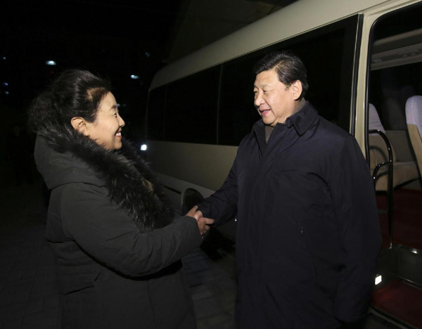 習(xí)近平27日晚看望了牛玉儒同志家屬。