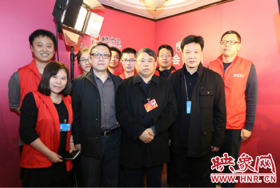 朱夏炎視察映象網(wǎng)全國(guó)兩會(huì)北京演播室 寄語(yǔ)爭(zhēng)做第一 朱夏炎視察映象網(wǎng)全國(guó)兩會(huì)北京演播室 寄語(yǔ)爭(zhēng)做第一