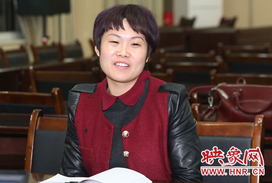 “焦裕祿式好干部”楊艷敏接受采訪。