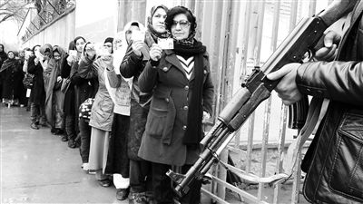 4月5日，阿富汗總統(tǒng)大選投票工作進(jìn)行