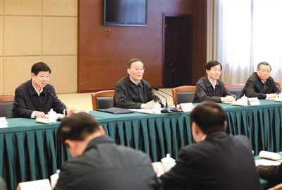 3月25日，王岐山在山東省臨沂市蒙陰縣主持召開蒙陰縣委常委擴(kuò)大會(huì)議。