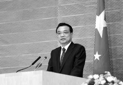 當(dāng)?shù)貢r(shí)間5月5日，國(guó)務(wù)院總理李克強(qiáng)在非盟會(huì)議中心發(fā)表演講。圖/中國(guó)政府網(wǎng)