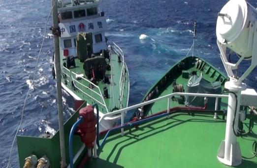 越南拍攝的中國?？樟α孔o(hù)衛(wèi)981鉆井平臺(tái)。